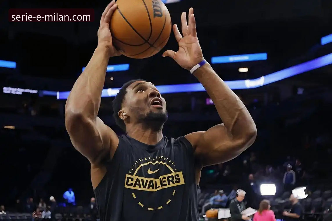 米切尔42分引领骑士险胜魔术：一场现代篮球攻防转换的深度解析